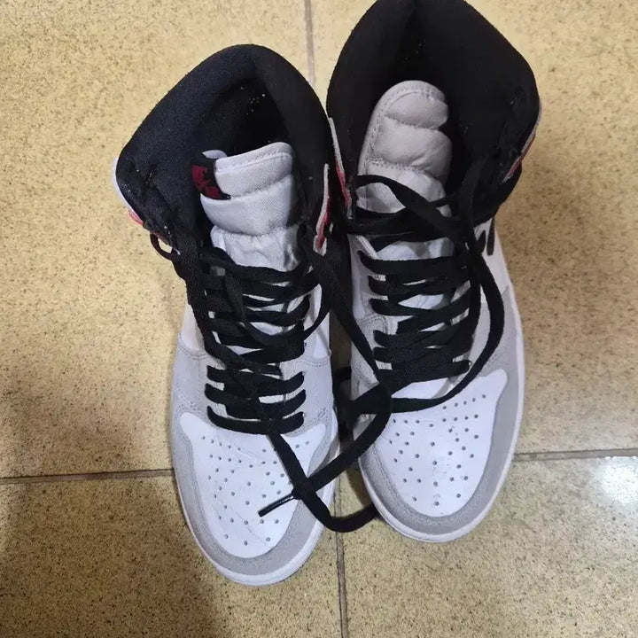 [BUNJANG] Nike Air Jordan 1 High White/Grey / 나이키 에어 조던 1 하이 화이트/그레이 270
