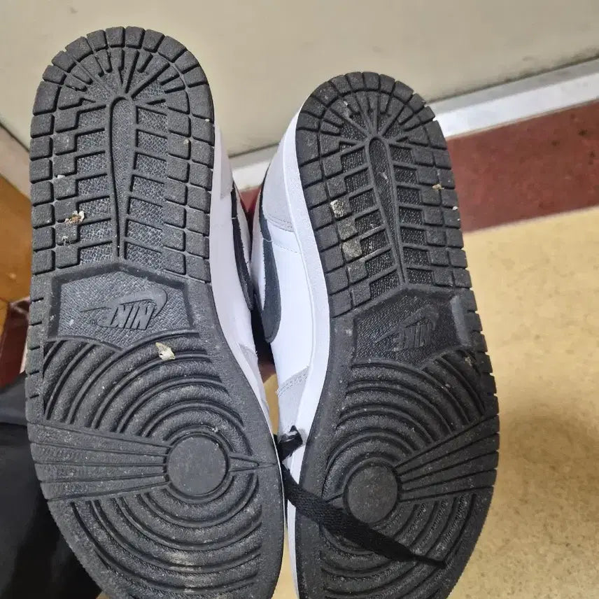 [BUNJANG] Nike Air Jordan 1 High White/Grey / 나이키 에어 조던 1 하이 화이트/그레이 270