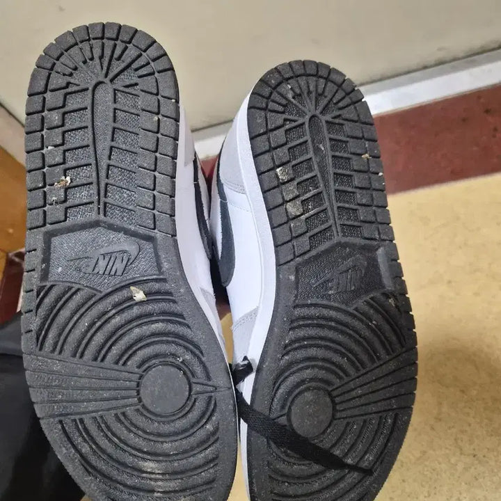 [BUNJANG] Nike Air Jordan 1 High White/Grey / 나이키 에어 조던 1 하이 화이트/그레이 270