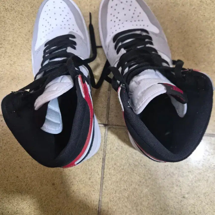 [BUNJANG] Nike Air Jordan 1 High White/Grey / 나이키 에어 조던 1 하이 화이트/그레이 270
