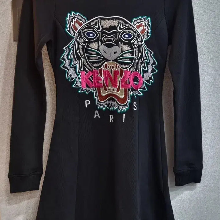[BUNJANG] Kenzo Tiger Embroidered Black Sweatshirt / KENZO 겐조 타이거 자수 블랙 맨투맨