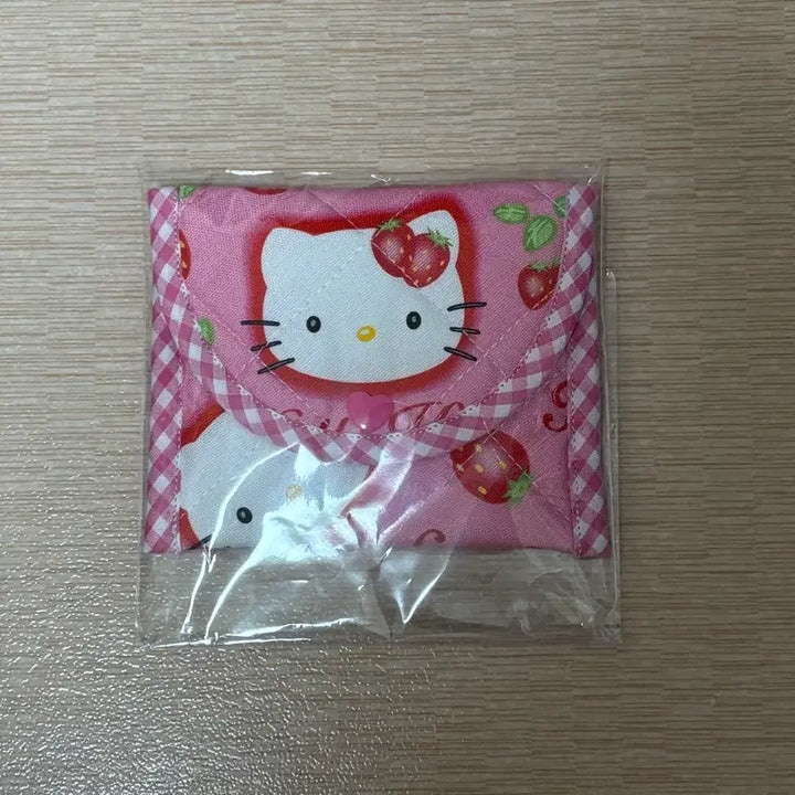 [BUNJANG] Sanrio Classic Retro Hello Kitty Strawberry Handmade Card Wallet Pouch / 산리오 고전 레트로 헬로키티 키티 딸기 핸드메이드 카드 지갑 파우치