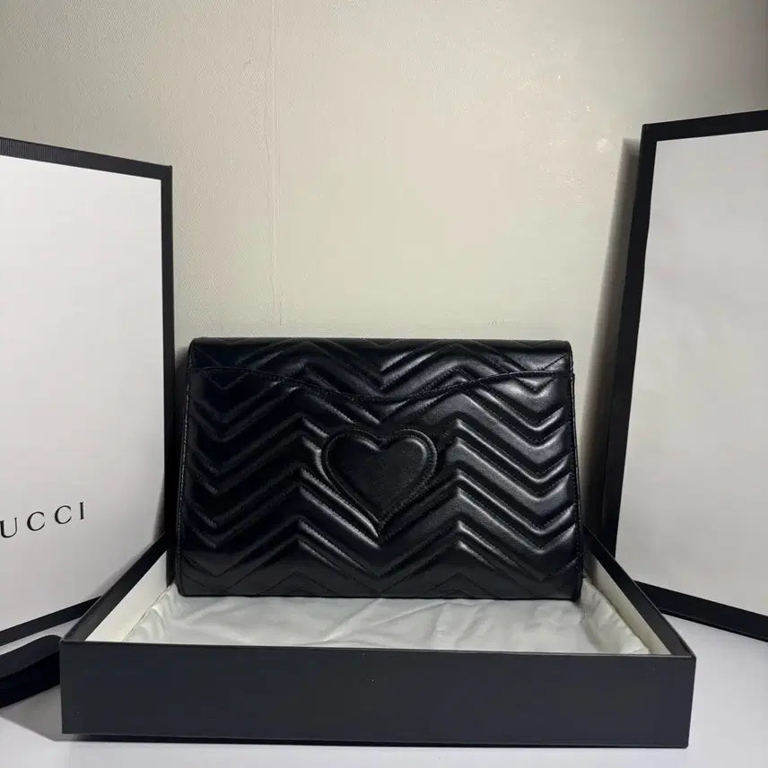 [BUNJANG] Gucci Marmont Matelassé Leather Pouch Black / [S급/정품] 구찌 클러치 마몽 마틀라쎄 가죽 블랙