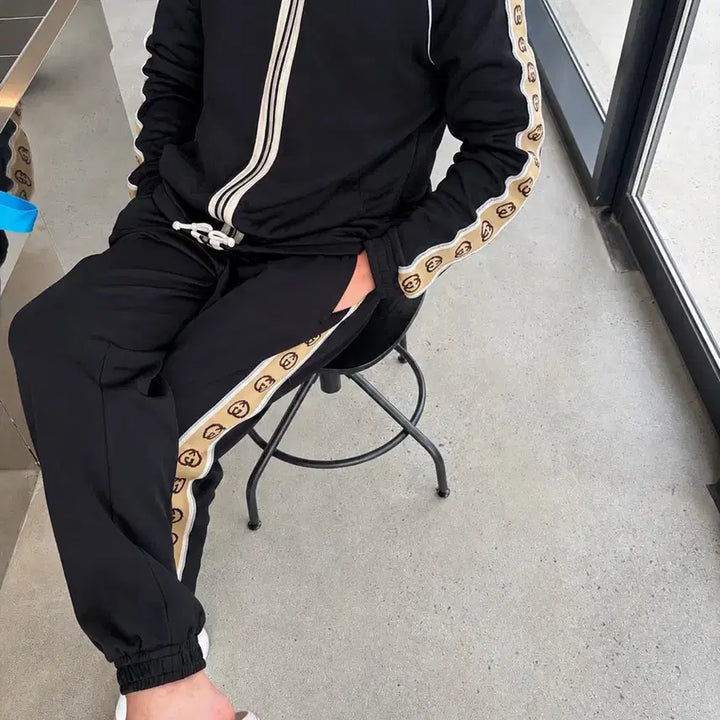 [BUNJANG] Gucci Interlocking GG Logo Track Pants / {새상품급/M} 구찌 인터로킹 GG 로고 트레이닝 팬츠