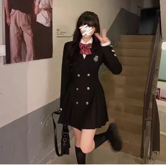 [BUNJANG] XL Size British School Uniform (Jacket + Bowtie) for Graduation Photoshoots / 졸업사진 영국교복 xl사이즈(옷핀사용가능!)