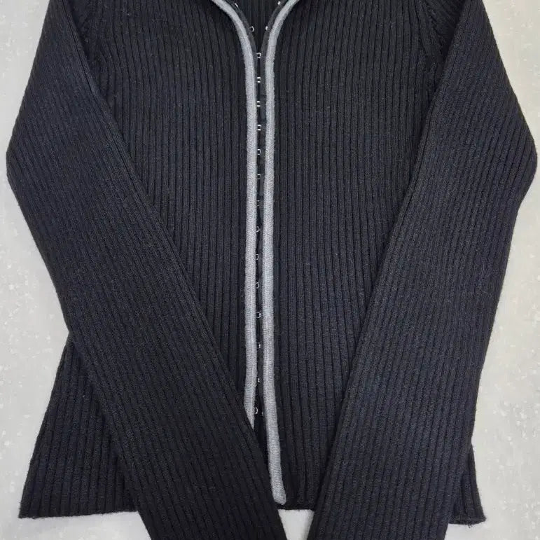 [BUNJANG] RAIVE Ribbed Knit Sweater Black / RAIVE 레이브 골지 니트