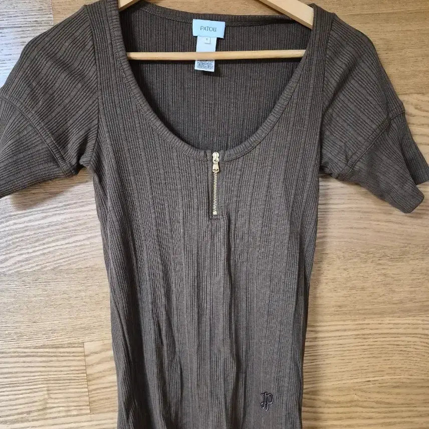 [BUNJANG] Patou Ribbed Short Sleeve T-Shirt Brown / PATOU 골지 반팔 티셔츠 브라운
