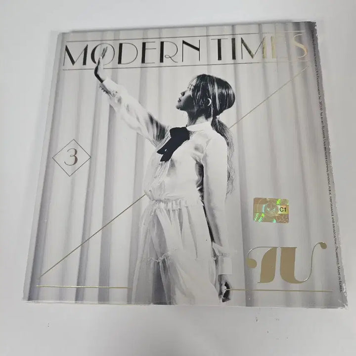 [BUNJANG] IU Modern Times 3rd Album / 아이유 Modern Times 3집 앨범