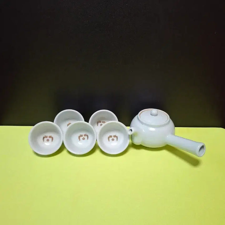 [BUNJANG] Lee Myung-bak &amp; Kim Yoon-ok Presidential Tea Set (Ceramics) / 이명박 대통령 김윤옥 여사님 다기세트 (도자기)