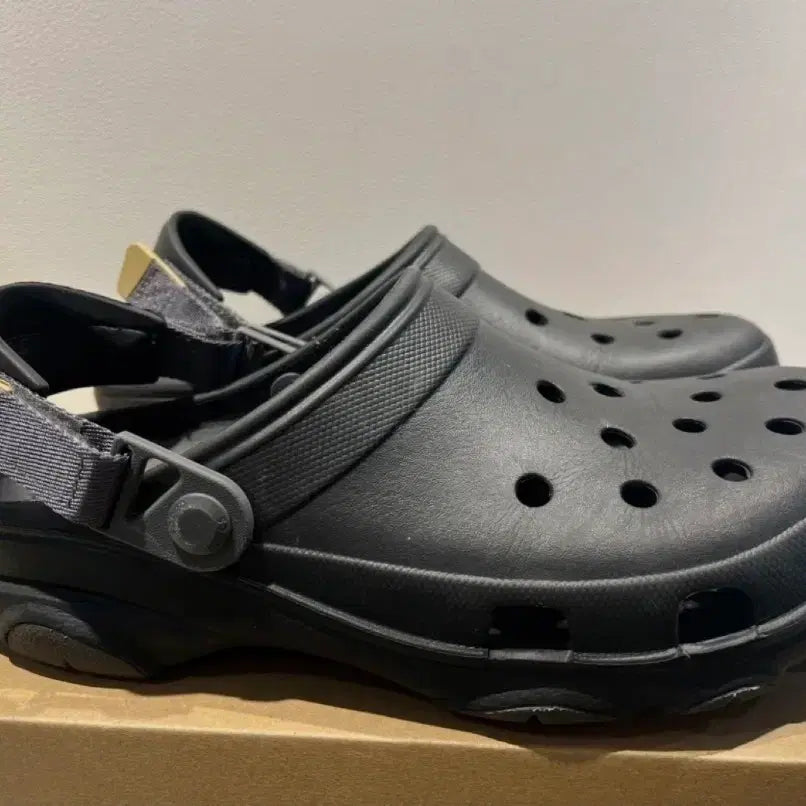 [BUNJANG] Crocs All Terrain Clog Black M7W9 (Size 260) / 크록스 올터레인 블랙 M7W9 (260사이즈)