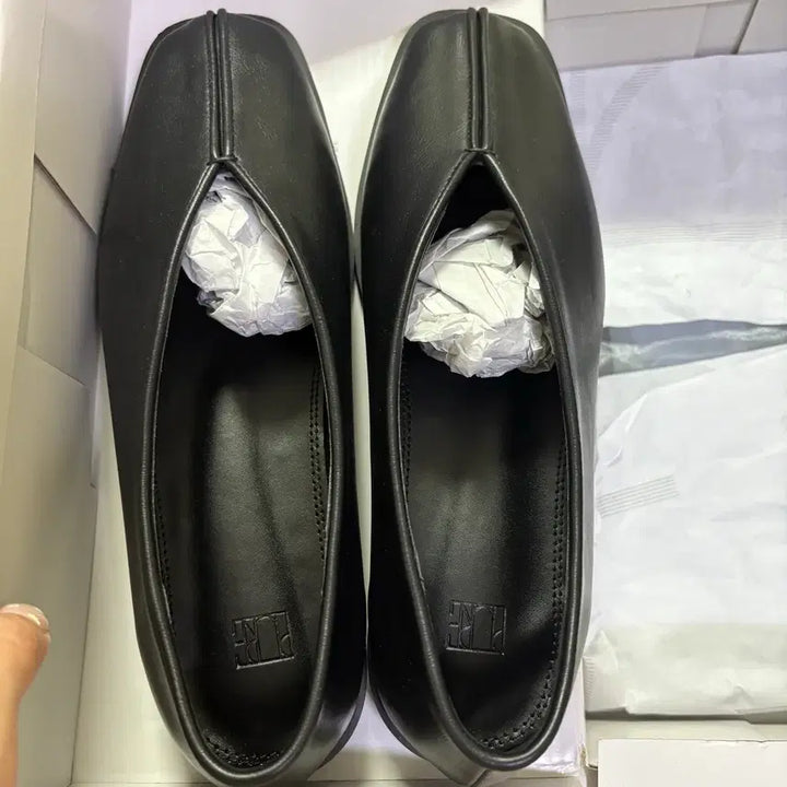 [BUNJANG] Epyure ODE V-Cut Flats Black 240 / 에퓨레 ODE V-CUT FLATS 블랙 240 새상품