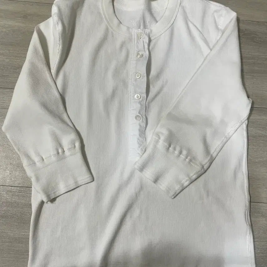 [BUNJANG] Nothing Written Henley T-Shirt / 낫띵리튼 헨리넥티셔츠
