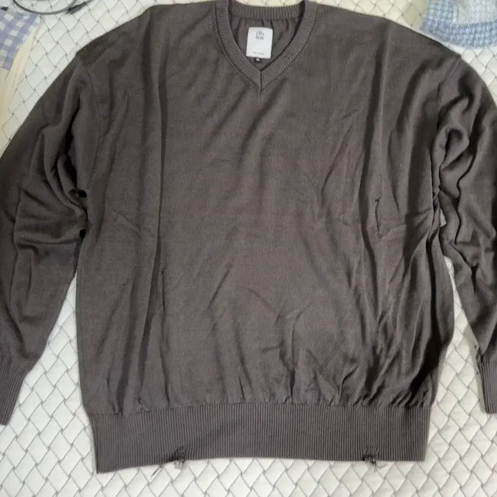 [BUNJANG] Polierter V-Neck Damaged Knit Brown Charcoal Size 4 / 폴리테루 브이넥 데미지 니트 브라운차콜 4사이즈
