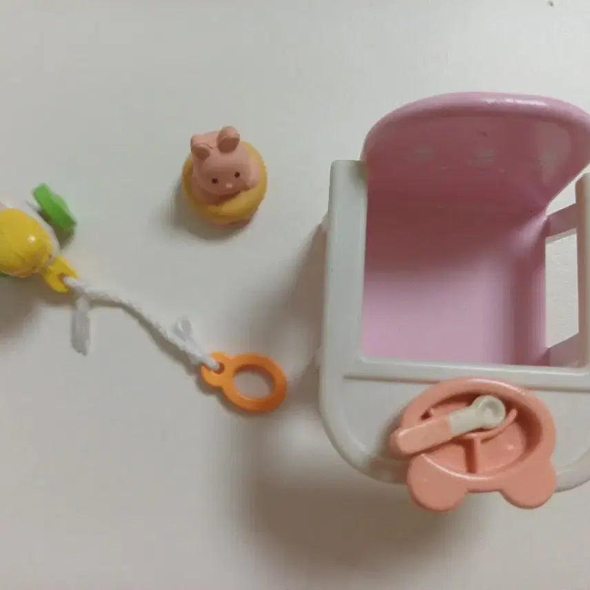 [BUNJANG] Sylvanian Families Baby Table Pink &amp; Baby Toy Set / 실바니안 아기식탁 핑크&amp;아기 장난감2종