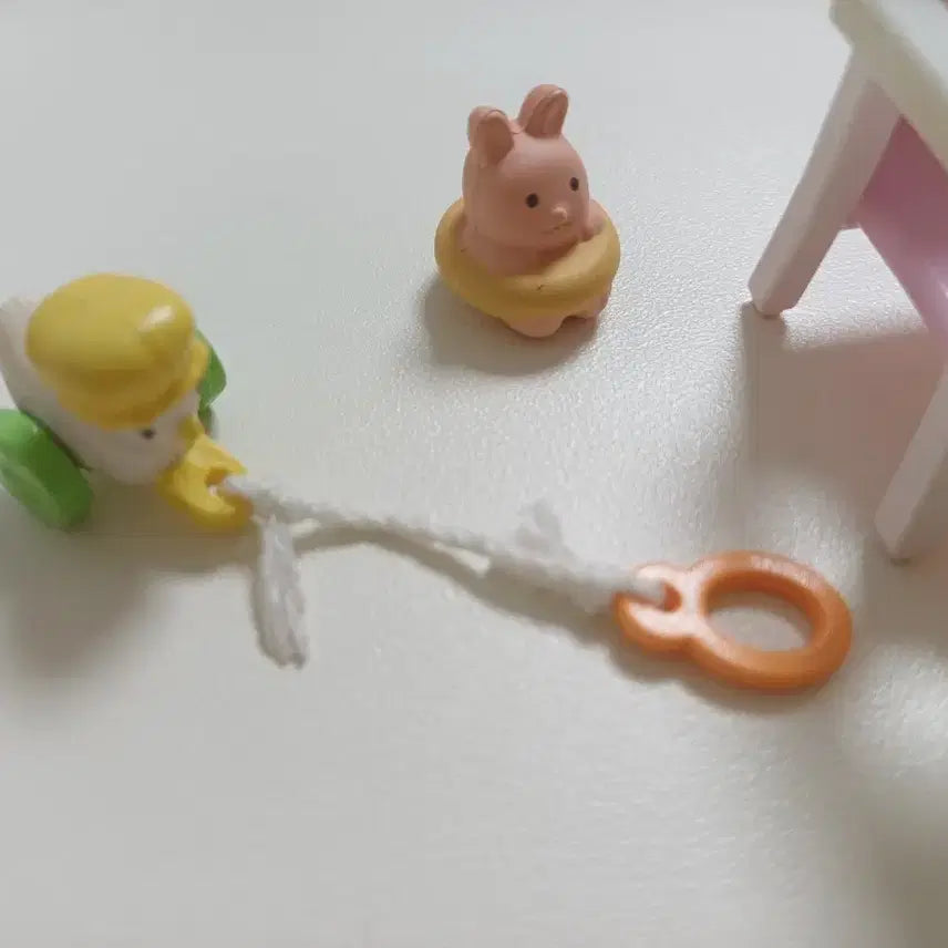 [BUNJANG] Sylvanian Families Baby Table Pink &amp; Baby Toy Set / 실바니안 아기식탁 핑크&amp;아기 장난감2종