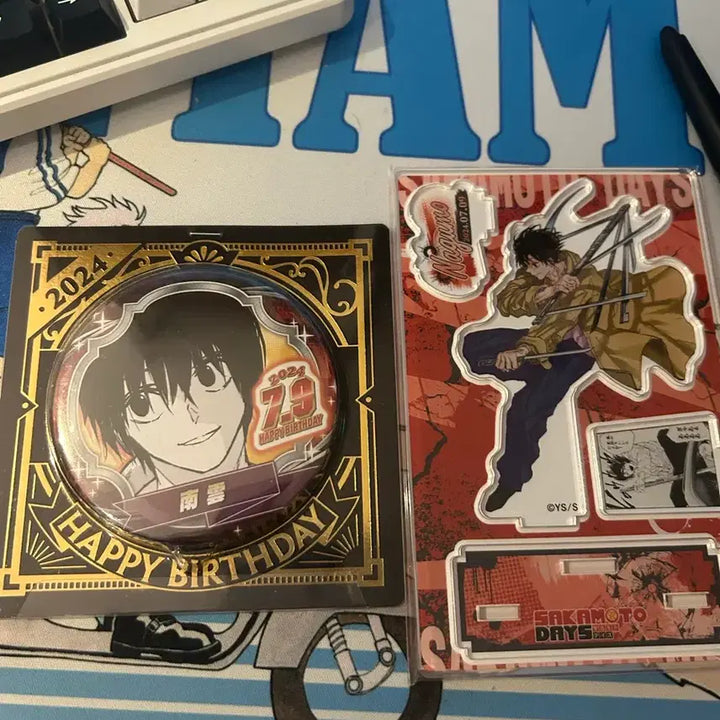 [BUNJANG] Sakamoto Days Nagumo Yoichi 2024 Birthday Acrylic Stand &amp; Badge Bundle (Sealed) / (미개봉)사카모토데이즈 나구모 요이치 2024 생일 아크릴, 뱃지 일괄