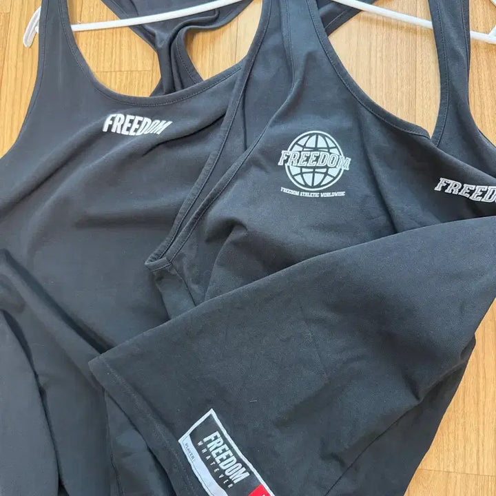 [BUNJANG] Born To Win Freedom Tank Tops 3-Piece Bundle Set / 본투윈 프리덤 나시 3장 일괄