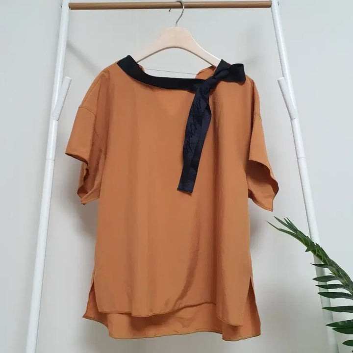 [BUNJANG] System Lettering Tie Short Sleeve Blouse / 한섬시스템 레터링 타이 반팔 블라우스