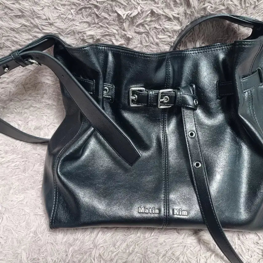 [BUNJANG] Matin Kim Belted Volume Medium Bucket Bag / 마뗑킴 벨티드 볼륨 미디움 버킷백