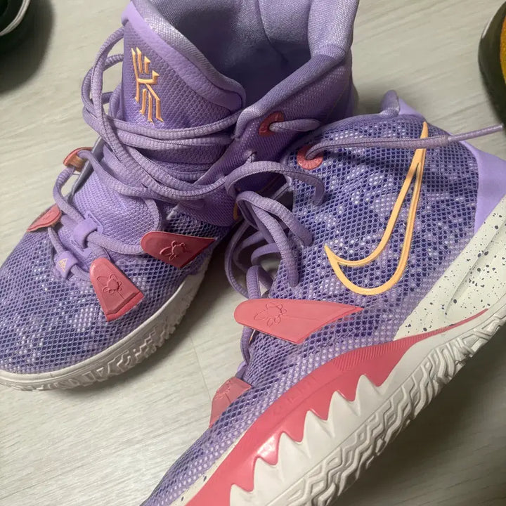 [BUNJANG] Nike Kyrie 7 Daughters 250mm / 카이리 7 도터스 250 사이즈