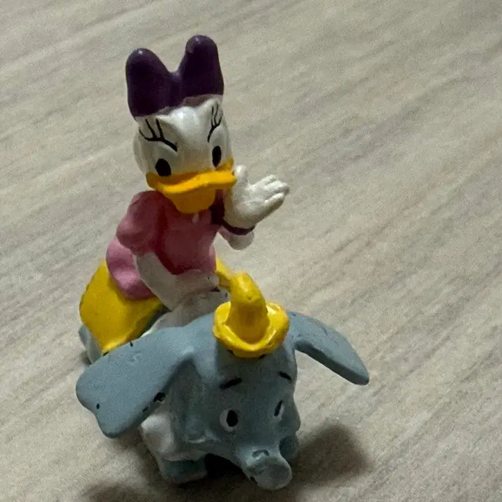 [BUNJANG] Disney Daisy Duck Elephant Figure / 디즈니 데이지 오리 코끼리 피규어