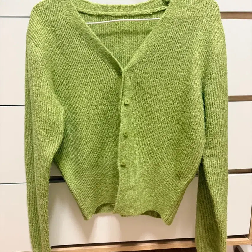 [BUNJANG] Mint V-Neck Knit Cardigan / 연두색 브이넥 니트 가디건