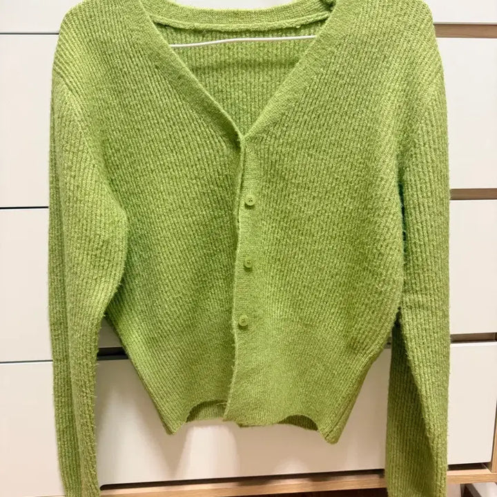 [BUNJANG] Mint V-Neck Knit Cardigan / 연두색 브이넥 니트 가디건