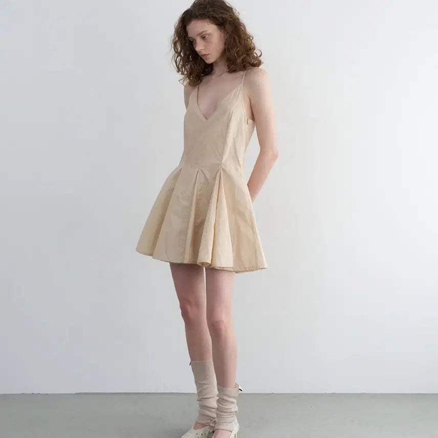 [BUNJANG] Overdue Flare Gored Mini Dress Beige / [택O미시착새상품] 오버듀플레어 고어드 미니 드레스 베이지 gored