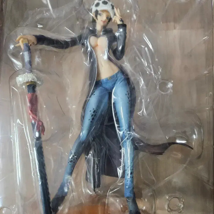 [BUNJANG] One Piece POP Law Female Version Figure (Unused, Sealed) / 원피스 피규어 원피스 pop 로우 여체 박스개봉 피규어 미사용,미개봉