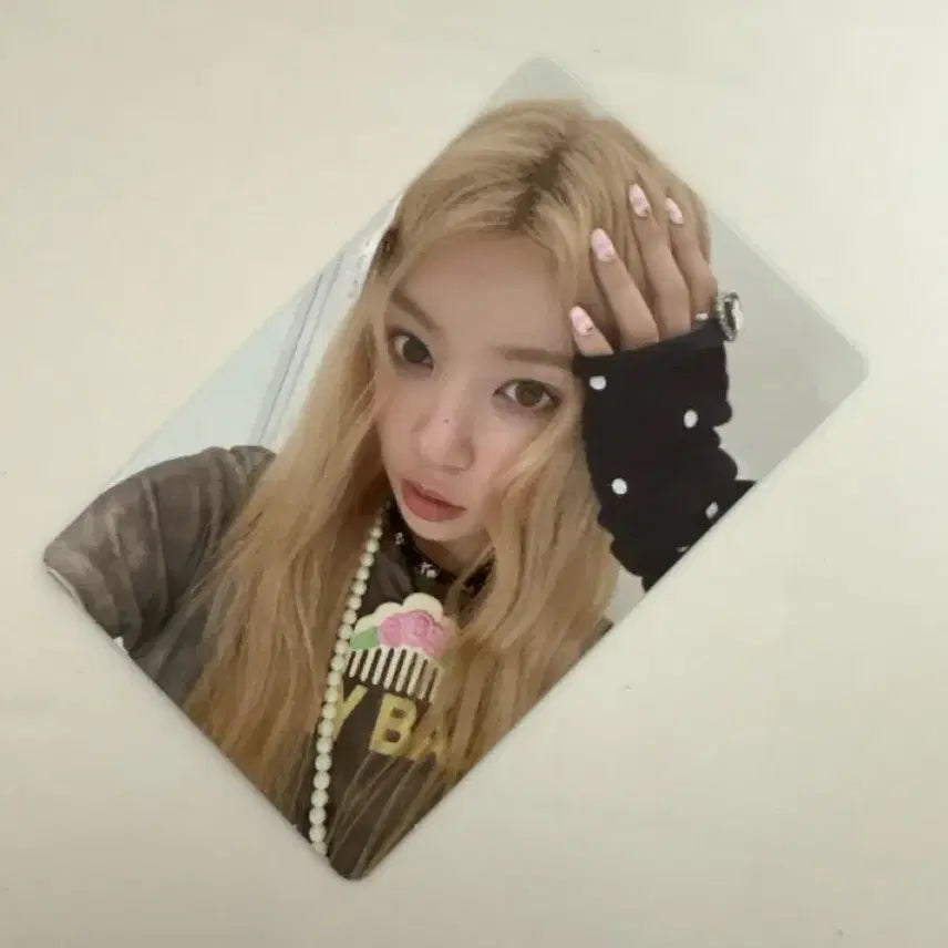 [BUNJANG] ILLIT Mocha Not Shy Special POB Photocard / 아일릿 모카 위버스 낫큐트 특전