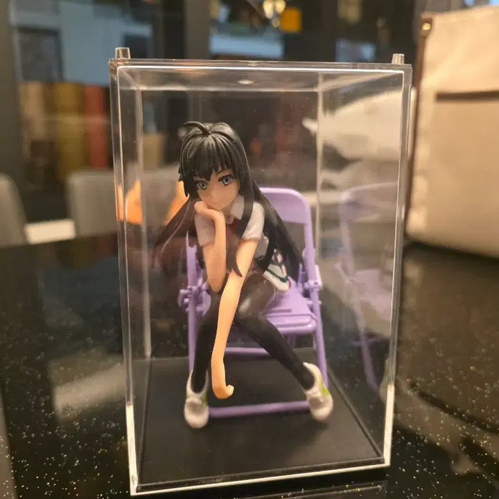 [BUNJANG] Anime Character Figure with Chair and Clear Case / 애니 캐릭터 피규어 (의자, 투명케이스 포함)
