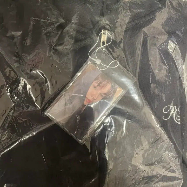 [BUNJANG] RIIZE Shotaro Hoodie w/ Photocard Exhibition MD / 미개봉 라이즈 쇼타로 후드집업 포카포함 전시회 MD