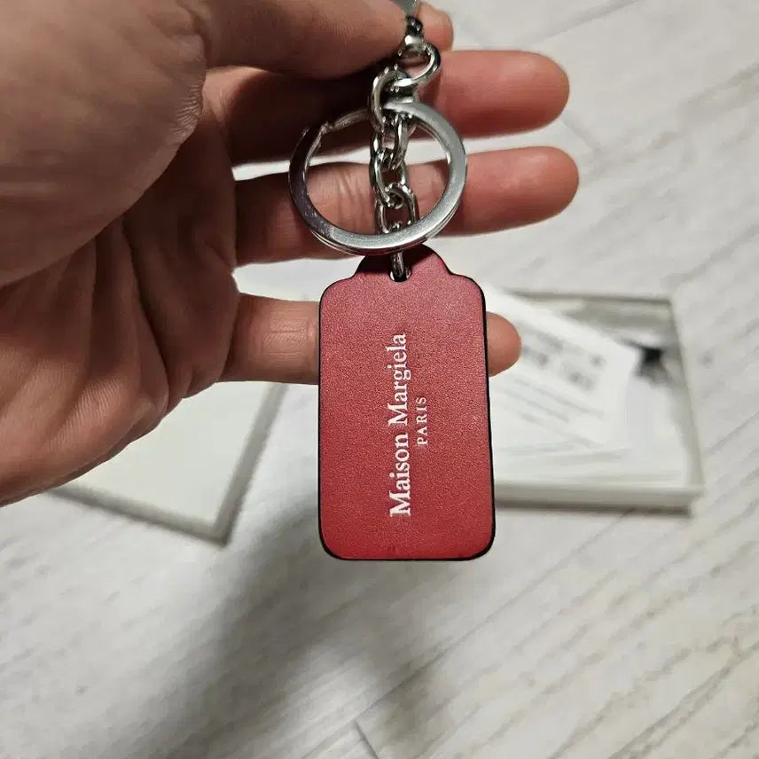 [BUNJANG] Maison Margiela Four Stitches Keyring Black Red / 메종 마르지엘라 포 스티치 키링 블랙 레드