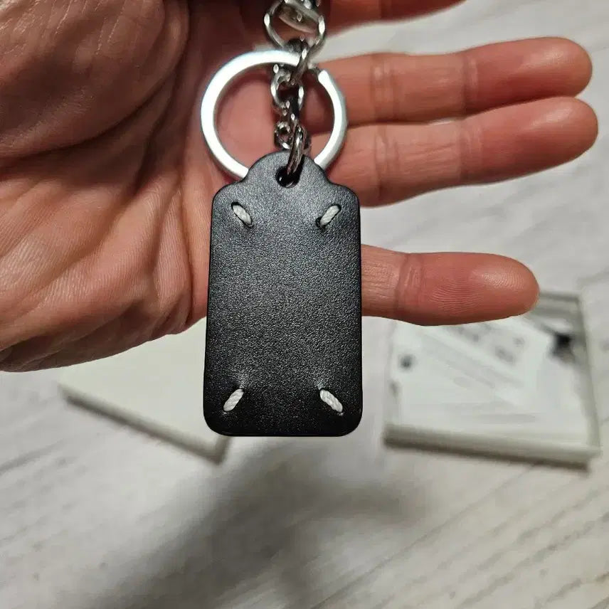 [BUNJANG] Maison Margiela Four Stitches Keyring Black Red / 메종 마르지엘라 포 스티치 키링 블랙 레드
