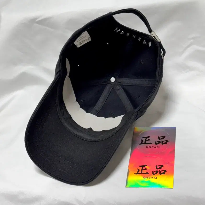 [BUNJANG] Darkroom Studio Upside Down Silver Logo Cap / 다크룸 스튜디오 업사이드 다운 실버 로고 캡