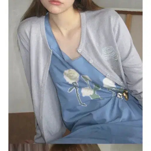 [BUNJANG] SINOON Embroidered Rose Cardigan (Gracie Blue) / 시눈 Embroidered Rose 가디건 (그레이시 블루)
