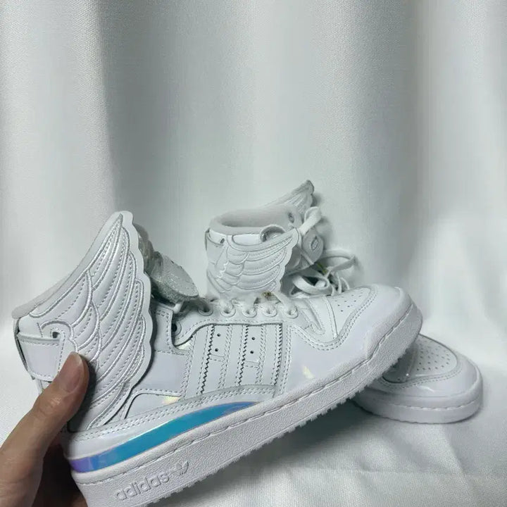 [BUNJANG] Adidas x Jeremy Scott Opal Wings 4.0 White Sneakers / 220) 아디다스x제레미 스캇 오팔 윙스4.0 화이트
