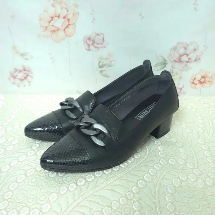 [BUNJANG] Geiger Pump Shoes 235 / 235) 가이거 Nenner 펌프스 1회 착화