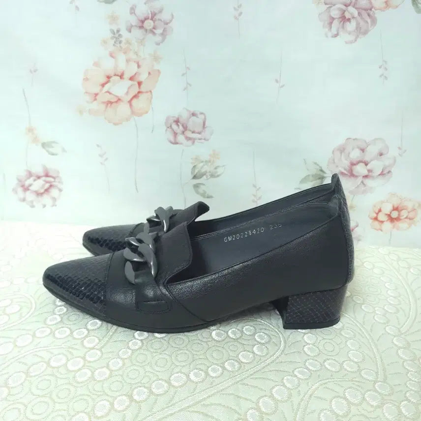 [BUNJANG] Geiger Pump Shoes 235 / 235) 가이거 Nenner 펌프스 1회 착화