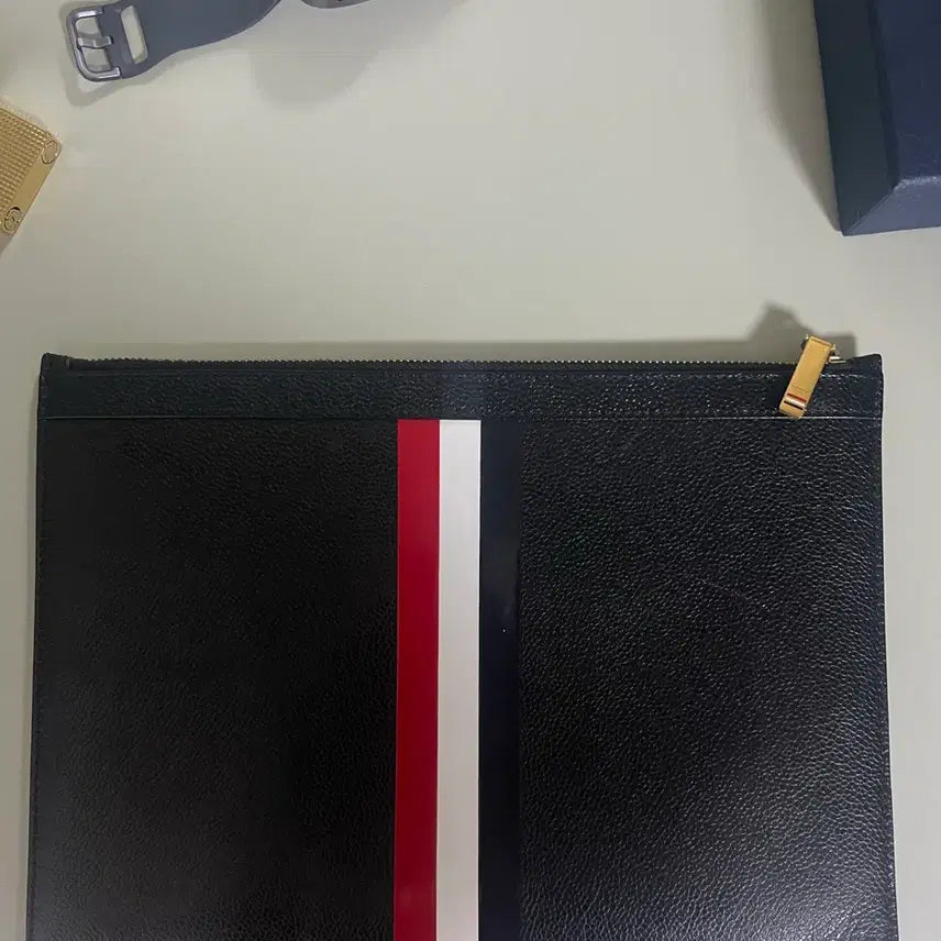 [SOLD OUT] 톰브라운 클러치 단품 팝니다