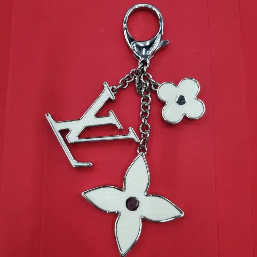 [BUNJANG] Louis Vuitton Monogram Flower Keyring / Bag Charm White / 루이비통 모노그램 키링/ 백 참 화이트