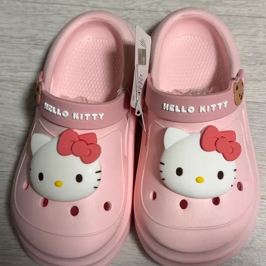 [BUNJANG] Sanrio Hello Kitty Pink Crocs Sandals / 산리오 헬로키티 핑크 크록스 샌들 슬리퍼