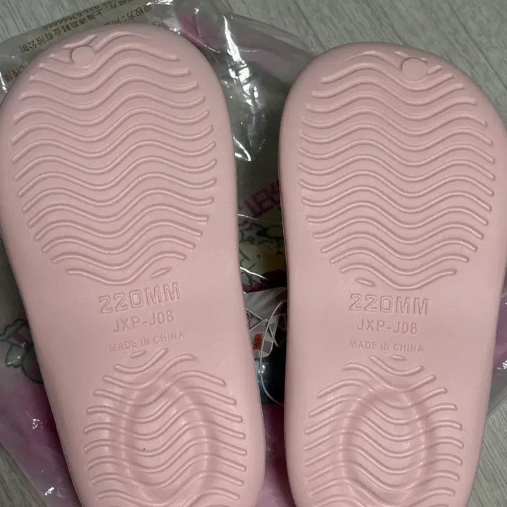 [BUNJANG] Sanrio Hello Kitty Pink Crocs Sandals / 산리오 헬로키티 핑크 크록스 샌들 슬리퍼