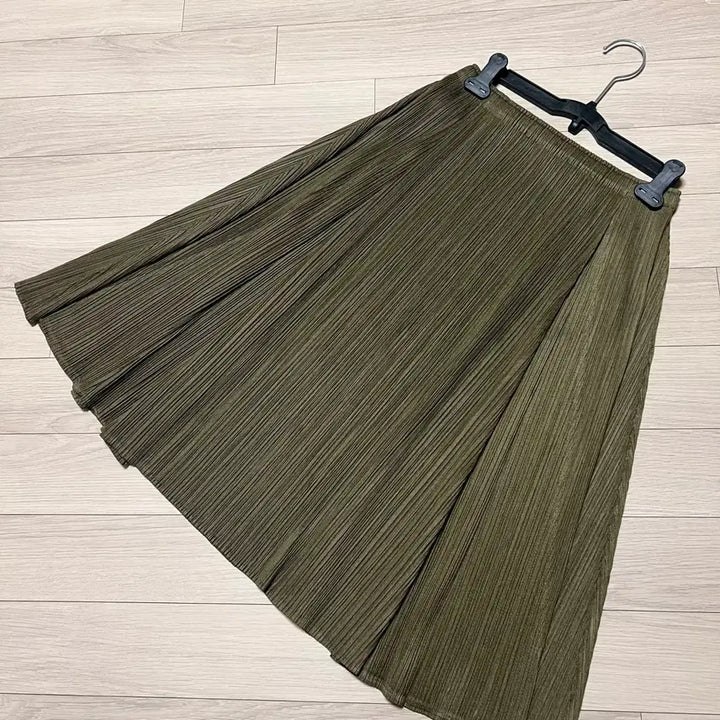 [BUNJANG] Issey Miyake Pleats Please Khaki Midi Skirt / 이세이미야케 플리츠플리즈 플리츠 스커트 카키 미디 밴딩 주름 치마