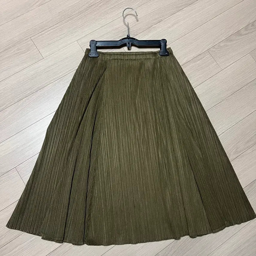 [BUNJANG] Issey Miyake Pleats Please Khaki Midi Skirt / 이세이미야케 플리츠플리즈 플리츠 스커트 카키 미디 밴딩 주름 치마