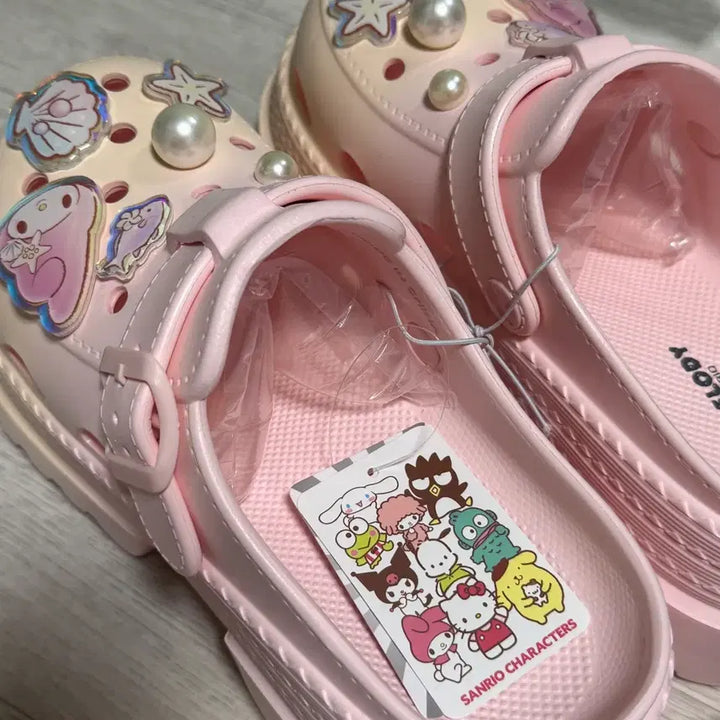 [BUNJANG] Sanrio My Melody Crocs Sandals / 산리오 마이멜로디 크록스 샌들 슬리퍼