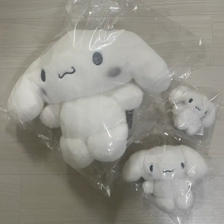 [BUNJANG] Sanrio Cinnamoroll Monotone Plush Doll Set (25cm, 13cm, 8cm) / (세트) 산리오 모노톤 흑백 그레이 시나모롤 25/13/8cm 인형 키링