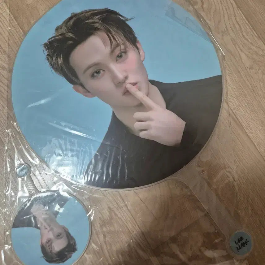 [BUNJANG] NCT DREAM Mark Uchiwa (Fan Hand Fan) - Sealed / NCT DRAEM 팝업 엠디 마크 우치와 뀨치와 미개봉 원가 이하 양도