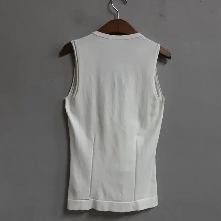 [BUNJANG] Max Mara White V-Neck Sleeveless Knit Top / 막스마라 화이트 V넥 민소매 니트 100