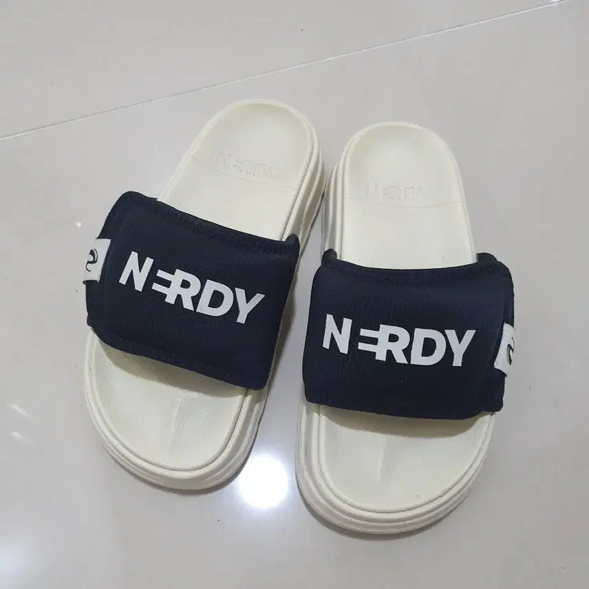 [BUNJANG] Nerdy Velcro Slippers (230mm) / 널디 벨크로 슬리퍼 230사이즈